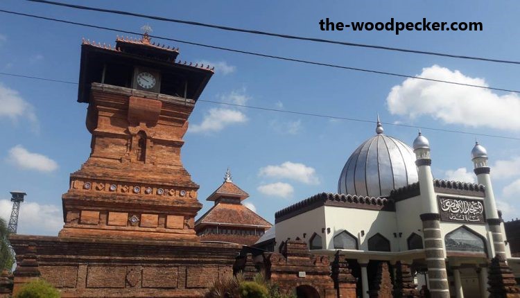 Daftar Tempat Wisata Religi di Indonesia yang Populer